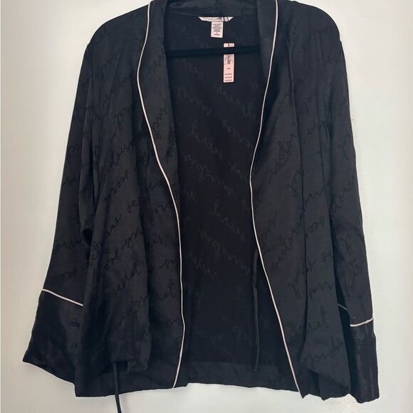 Victoria’s Secret Chic Black Women's Wrap Sleepwear with Light Pink Piping - Picture 1 of 4